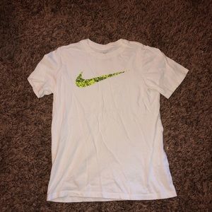boys nike tee